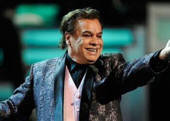 Juan Gabriel regresa al Zócalo: proyectarán su icónico concierto de Bellas Artes