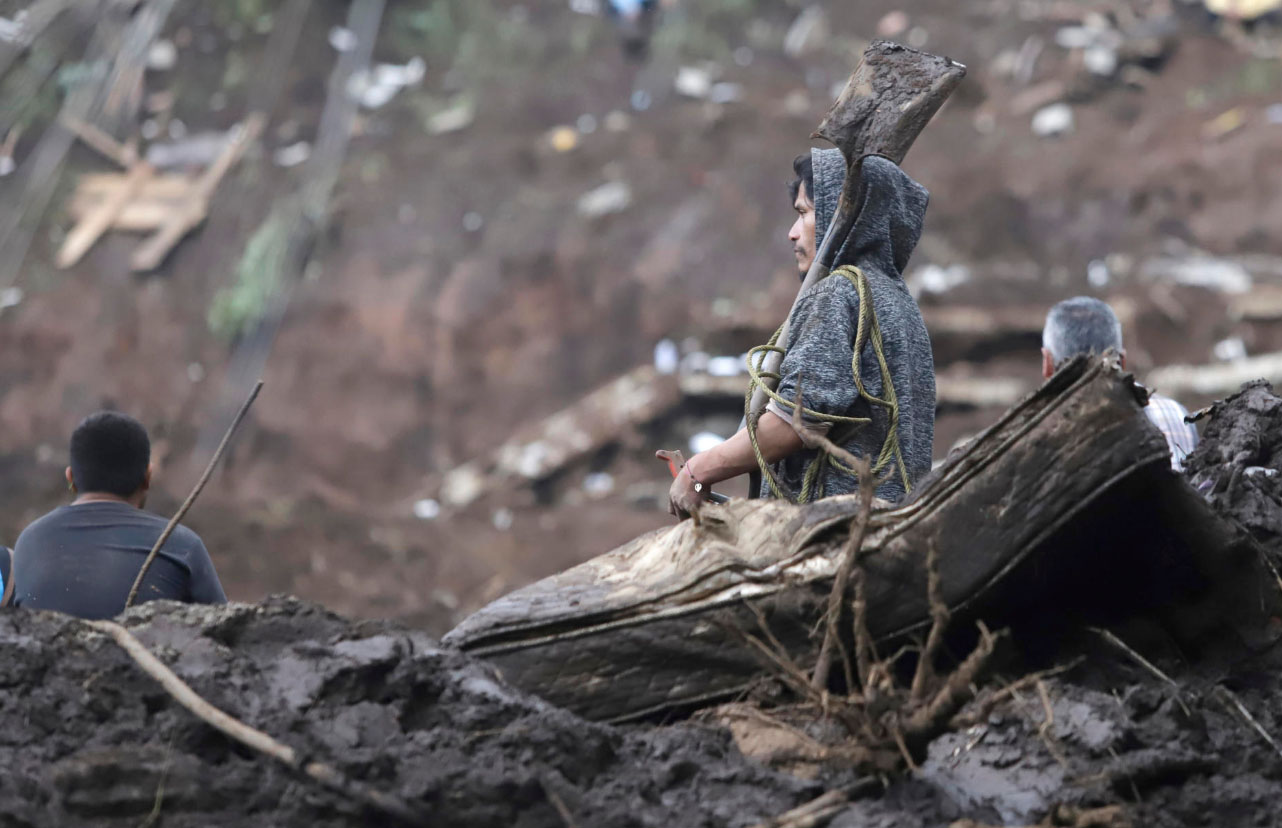 Suman 80 muertos por lluvias e inundaciones en cinco estados del país