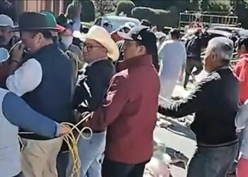 Amarran a funcionarios públicos en El Oro, Edomex, por crisis de agua y basura