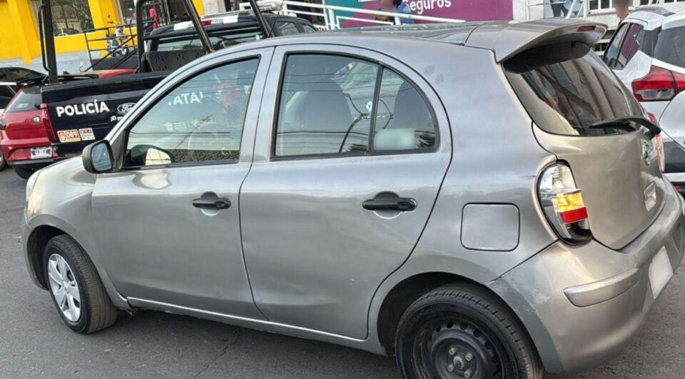 Aseguran auto implicado en diversos actos delictivos en Edomex