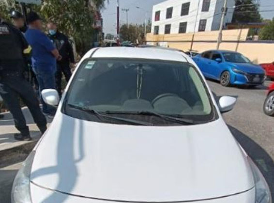 Aseguran automóvil vinculado a un homicidio en Texcoco