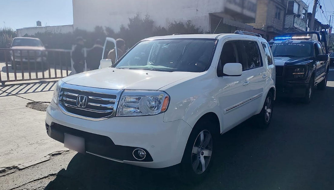 Aseguran camioneta relacionada con el delito de robo a cuentahabiente