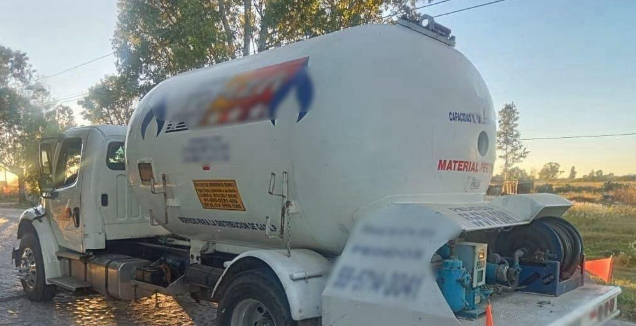 Aseguran pipa y localizan toma clandestina de gas LP en Edomex