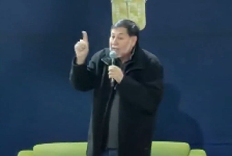 con-gritos-de-fuera-que-se-baje-alumnos-confrontan-a-gerardo-fernandez-norona-en-guanajuato Con gritos de “¡Fuera, que se baje!”, alumnos confrontan a Gerardo Fernández Noroña en Guanajuato