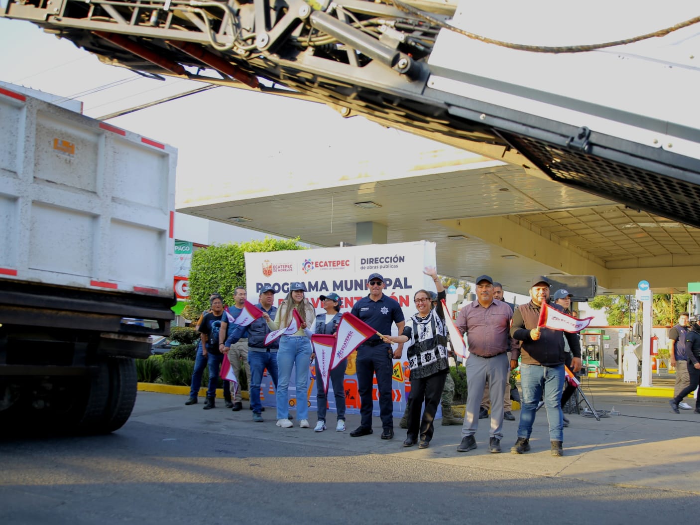 Inicia Azucena Cisneros trabajos de repavimentación en la avenida Revolución (30-30)