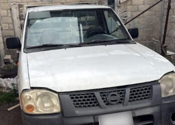 Autoridades recuperan camioneta robada en Edomex