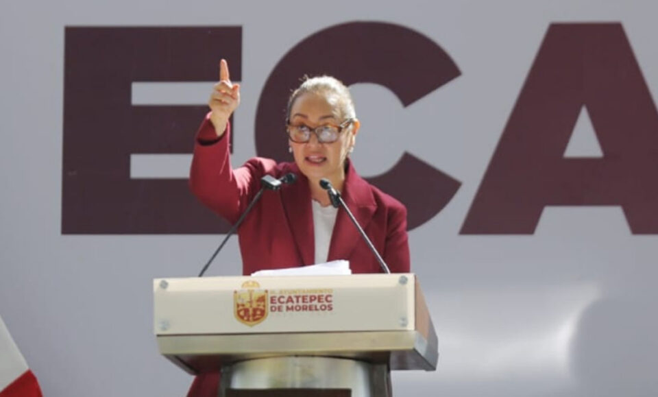 azucena-cisneros-rinde-su-primer-informe-ante-20-mil-personas Azucena Cisneros rinde su Primer Informe ante 20 mil personas