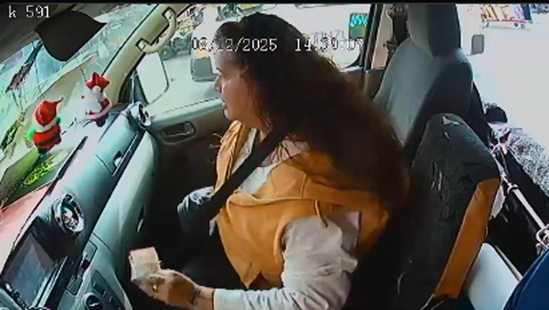 Captan a mujer robando dinero a chofer de transporte público en Zumpango