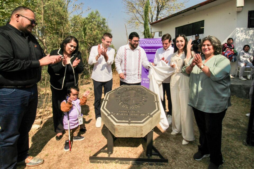 Gobierno de Naucalpan coloca la primera piedra de la Casa del Autismo