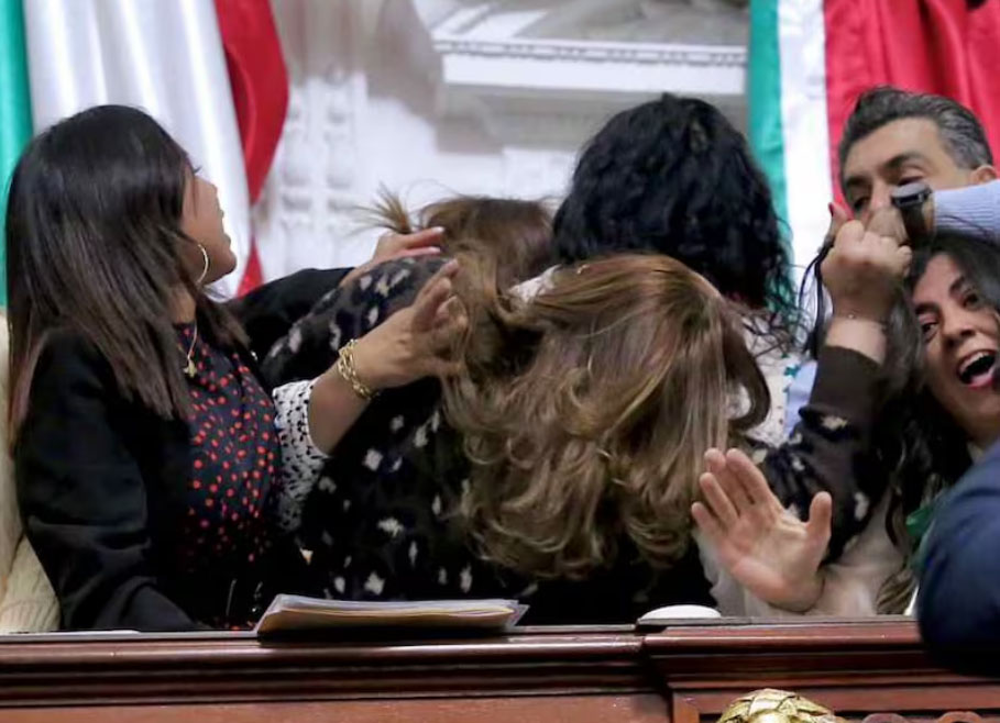 golpes-y-jaloneos-entre-diputadas-desatan-caos-en-el-congreso-de-cdmx Golpes y jaloneos entre diputadas desatan caos en el Congreso de CDMX