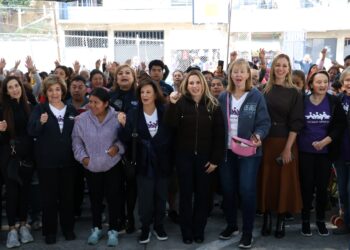 Huixquilucan fortalece escuelas y lleva “Una Navidad sin Frío” a Loma del Carmen