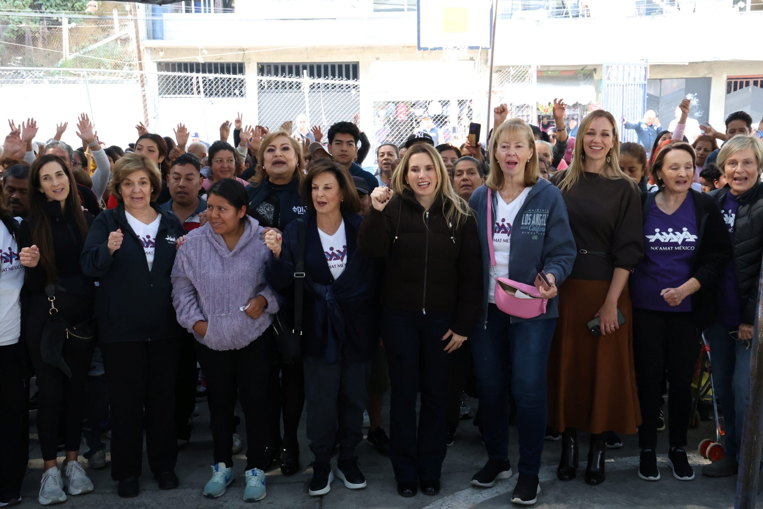 Huixquilucan fortalece escuelas y lleva “Una Navidad sin Frío” a Loma del Carmen