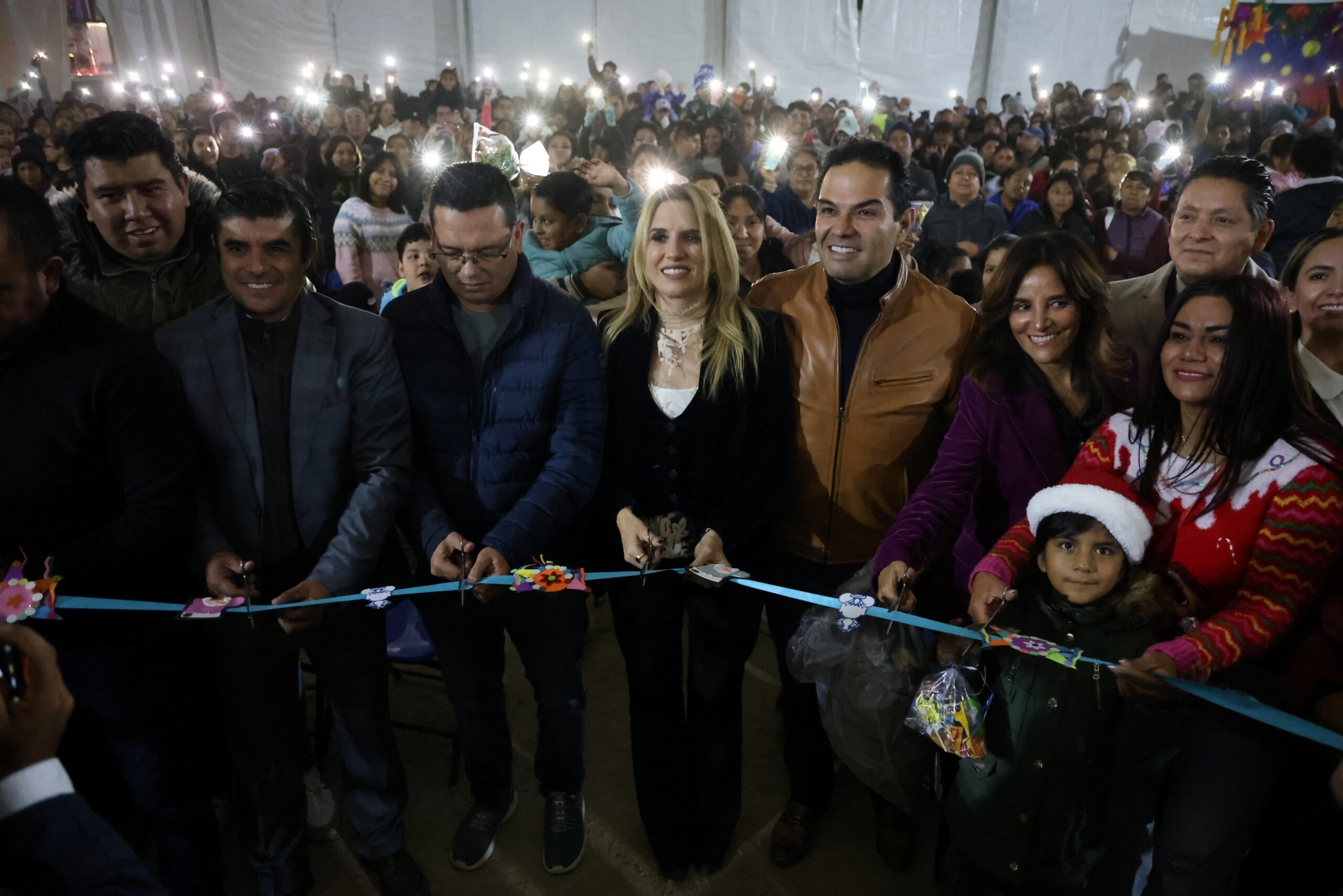 Llega la magia de la Navidad a Huixquilucan con la inauguración de dos pistas de hielo