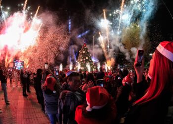 Más de 4 mil personas disfrutan del encendido del árbol navideño en Naucalpan