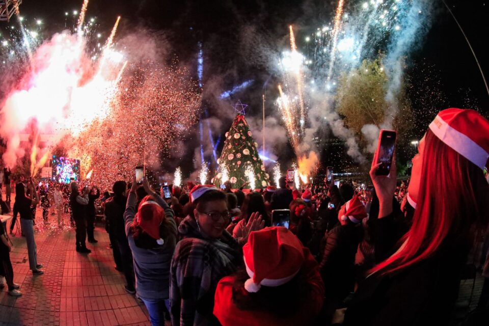 mas-de-4-mil-personas-disfrutan-del-encendido-del-arbol-navideno-en-naucalpan (2) Más de 4 mil personas disfrutan del encendido del árbol navideño en Naucalpan