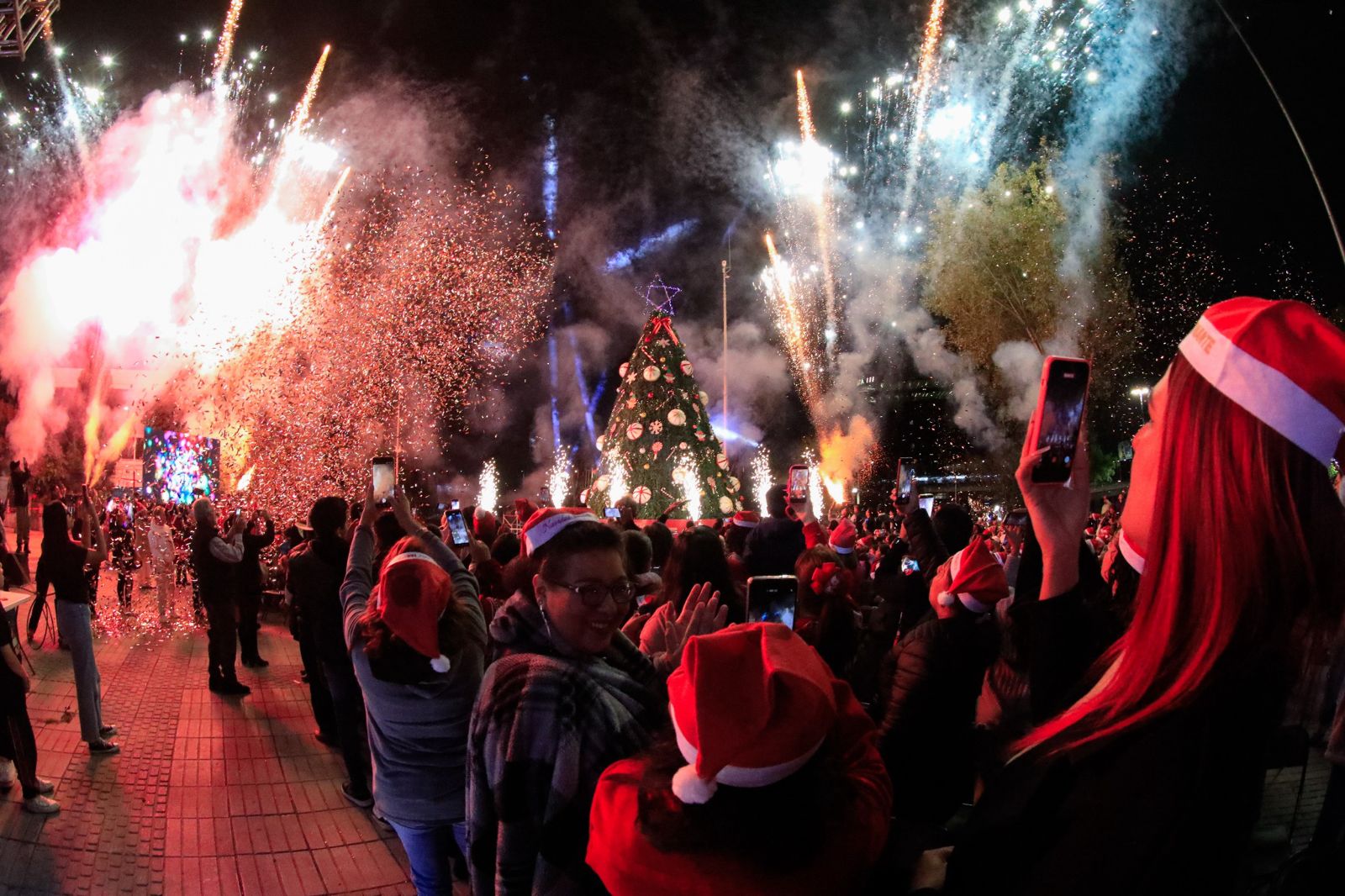 mas-de-4-mil-personas-disfrutan-del-encendido-del-arbol-navideno-en-naucalpan (2) Más de 4 mil personas disfrutan del encendido del árbol navideño en Naucalpan