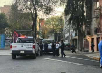 Muere hombre al caer desde un edificio en la colonia Obrera