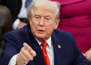 Trump ordena bloqueo total a los petroleros sancionados en Venezuela