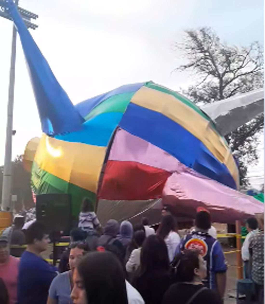 viento-derriba-la-pinata-mas-grande-de-cuautitlan-poco-despues-de-su-inauguracion Viento derriba la piñata más grande de Cuautitlán poco después de su inauguración