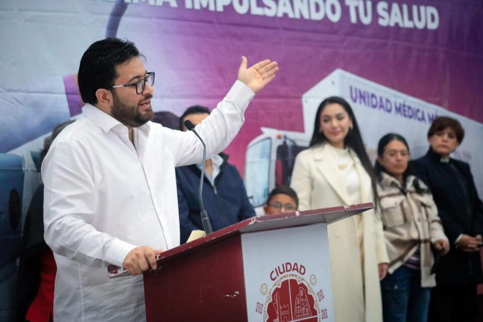 1001392687 Suman 2 mil lentes gratuitos entregados por Isaac Montoya