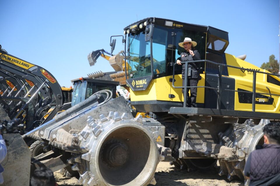 Ecatepec se equipa con maquinaria propia para duplicar obras y acciones