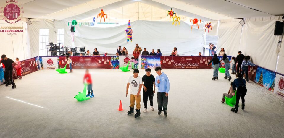 Familias de Naucalpan disfrutan pistas de hielo en el marco del Día de Reyes