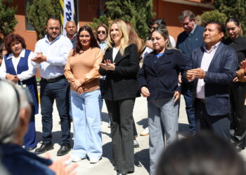 Pavimentando calle Mirador en Huixquilucan